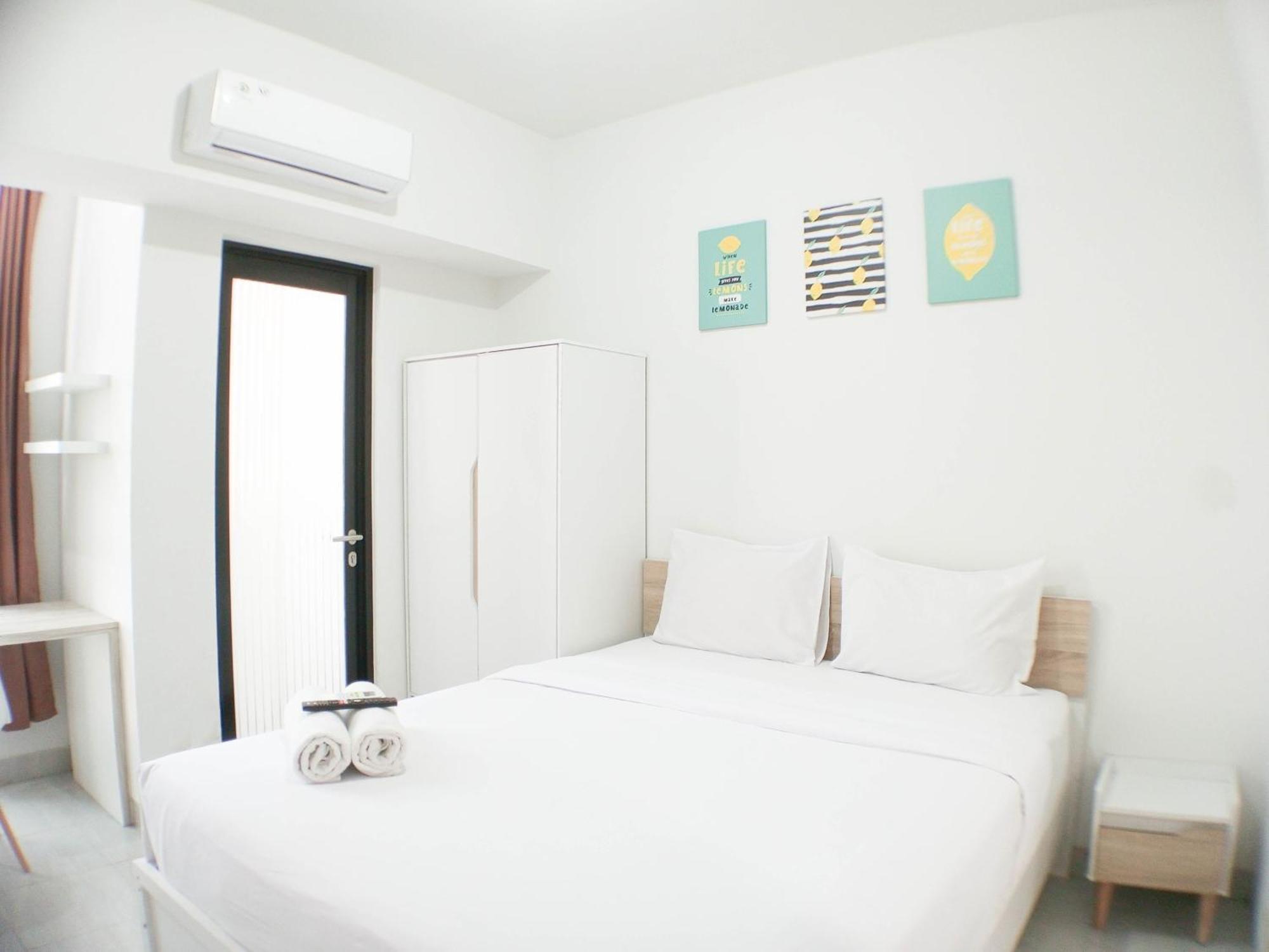 Relaxing At The Alton By Travelio Semarang